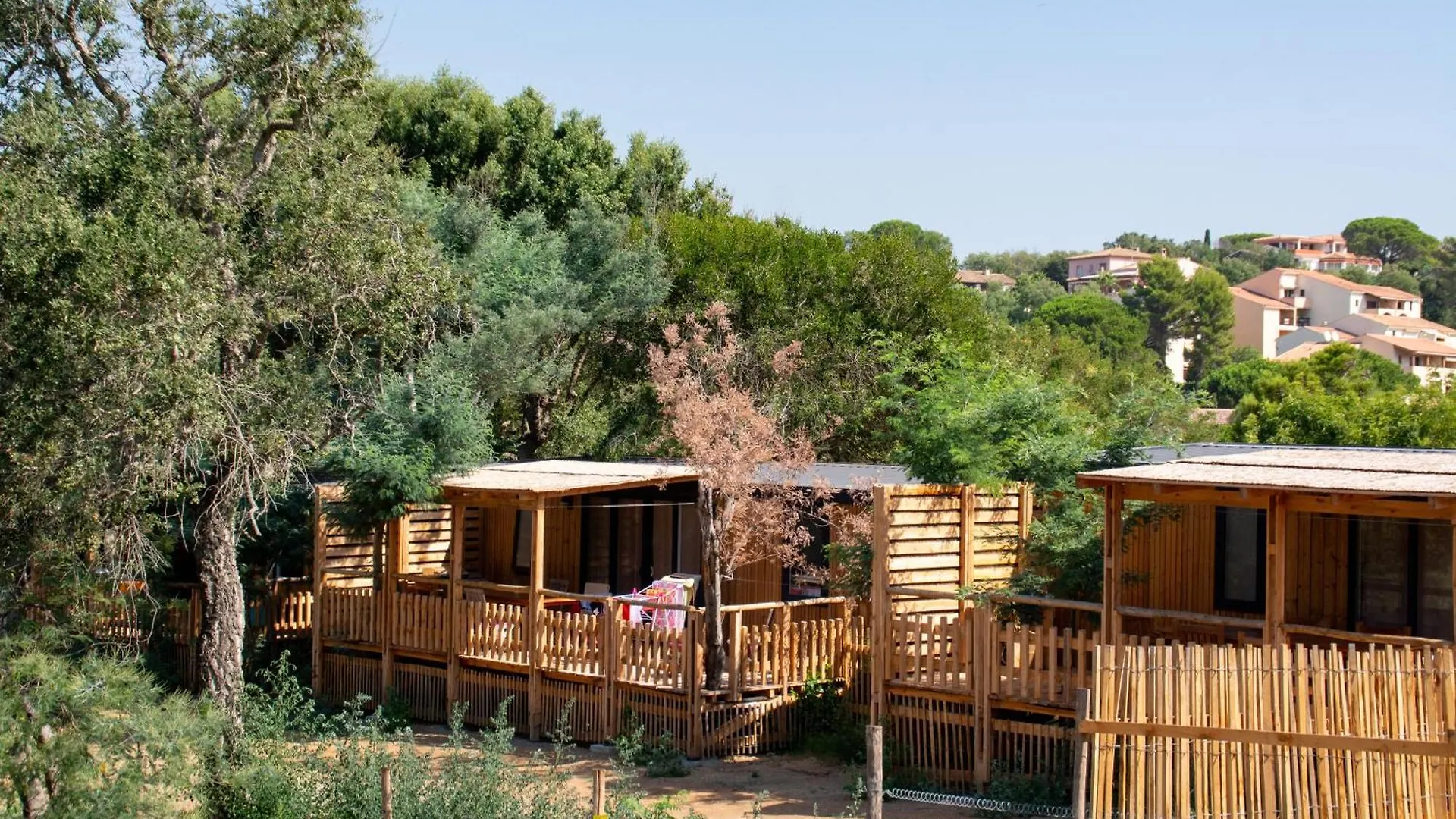 לס איסאמברה Au Paradis Des Campeurs אתר קמפינג לס איסאמברה